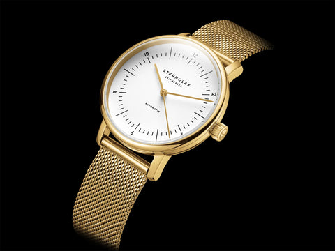 Naos XS Automatik Gold lifestyle view