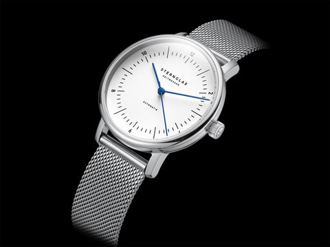 Naos XS Automatik Silver lifestyle view
